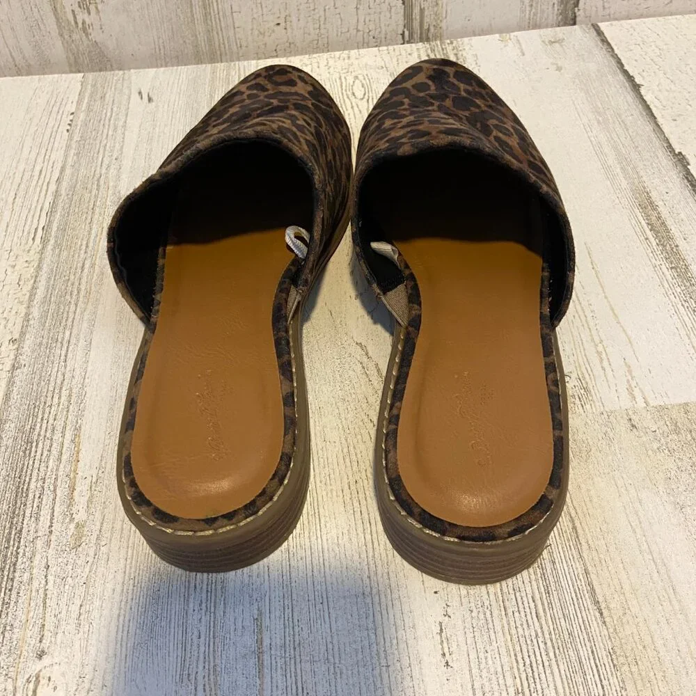 Universal Thread Women's Size 8.5 Slip On Faux Suede Mules Animal Print Shoes - Picture 6 of 9